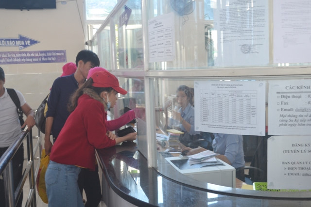 hon 2500 ngan khach du lich ra dao ly son ngay dau ky nghi le 304