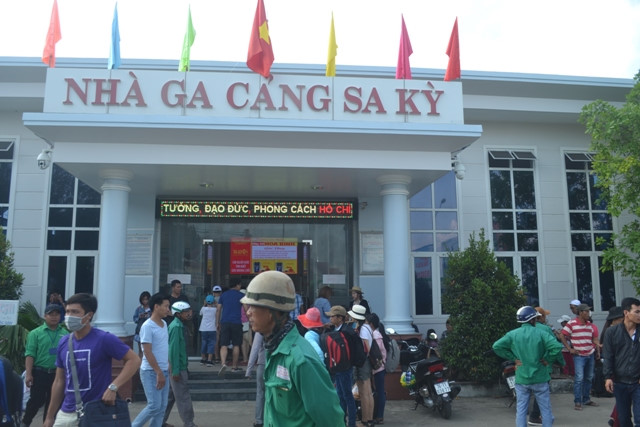 hon 2500 ngan khach du lich ra dao ly son ngay dau ky nghi le 304