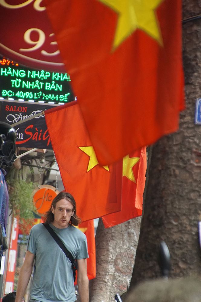 Phố phường Hà Nội rực rỡ cờ đỏ sao vàng mừng ngày thống nhất pho phuong ha noi ruc ro co do sao vang mung ngay thong nhat