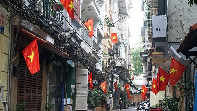 Phố phường Hà Nội rực rỡ cờ đỏ sao vàng mừng ngày thống nhất pho phuong ha noi ruc ro co do sao vang mung ngay thong nhat