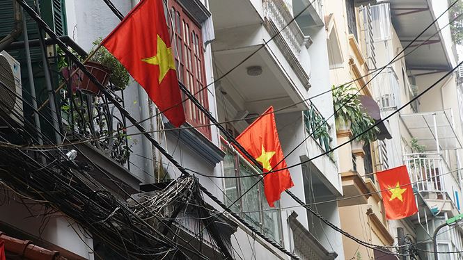 Phố phường Hà Nội rực rỡ cờ đỏ sao vàng mừng ngày thống nhất pho phuong ha noi ruc ro co do sao vang mung ngay thong nhat