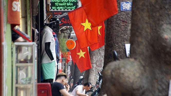 Phố phường Hà Nội rực rỡ cờ đỏ sao vàng mừng ngày thống nhất pho phuong ha noi ruc ro co do sao vang mung ngay thong nhat