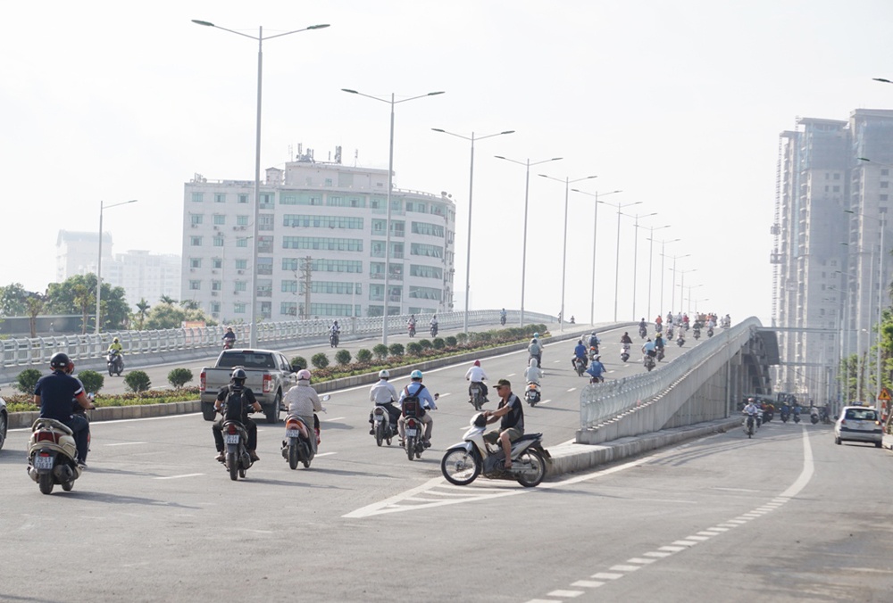 vo tu pham luat tren duong dat vang tran huu duc