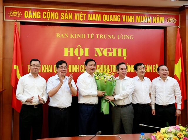 ong dinh la thang chinh thuc ve ban kinh te trung uong