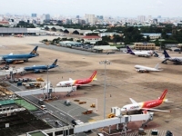 nhieu chuyen bay den tphcm phai ha canh o cam ranh