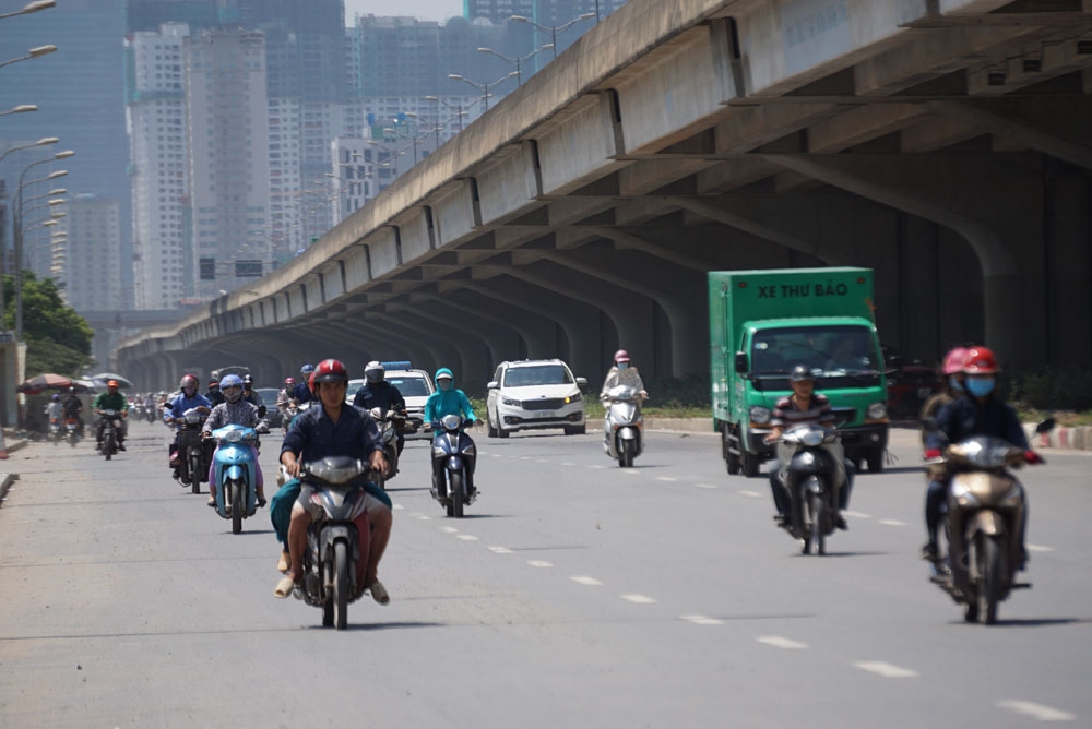 ha noi nguoi dan nam la liet duoi gam duong vanh dai 3 tron nong