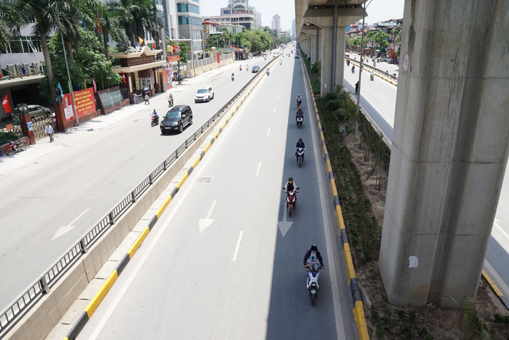 ha noi nguoi dan nam la liet duoi gam duong vanh dai 3 tron nong