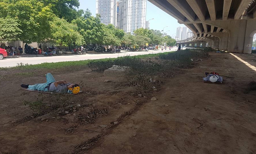 ha noi nguoi dan nam la liet duoi gam duong vanh dai 3 tron nong