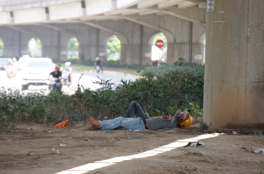 ha noi nguoi dan nam la liet duoi gam duong vanh dai 3 tron nong