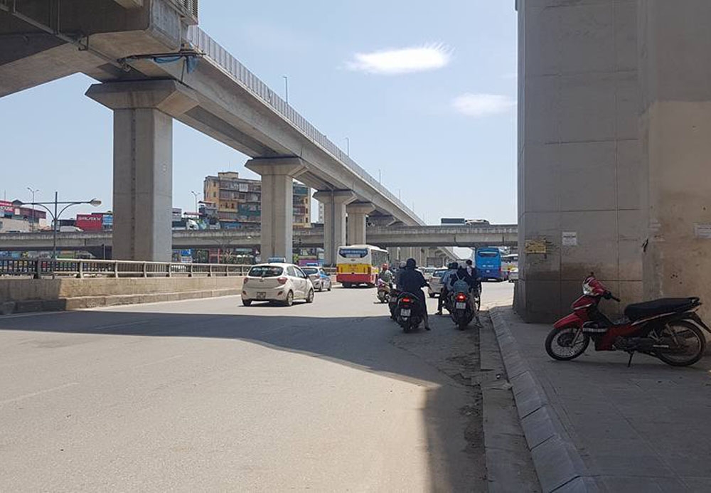 ha noi nguoi dan nam la liet duoi gam duong vanh dai 3 tron nong