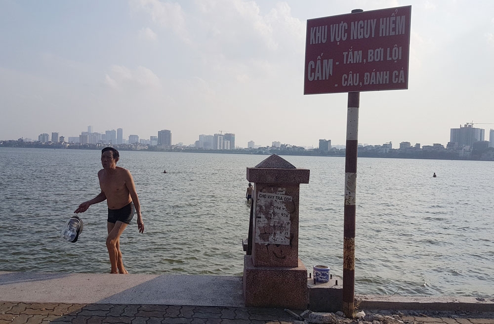 nang nong nguoi ha noi va thu cung do xo tam ho tay giai nhiet