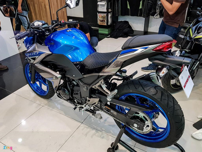 xin lai thu motor phan khoi lon ke la mat phong xe di thang