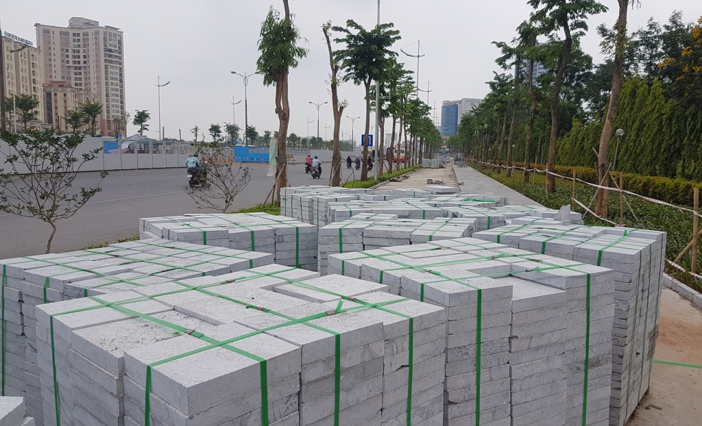 ha noi da tu nhien chua lat via he da vo