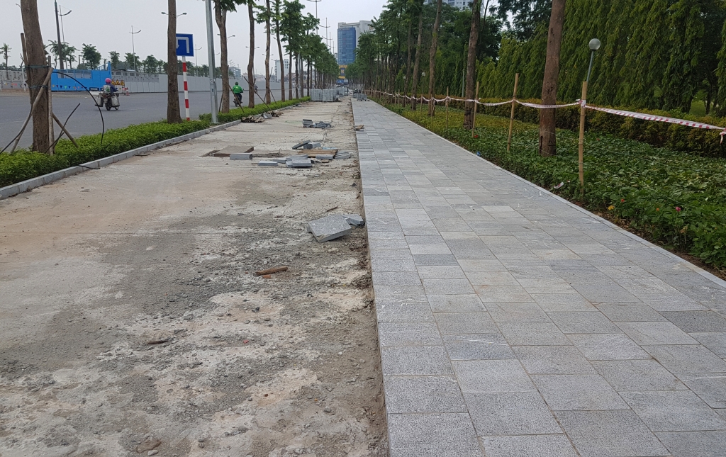 ha noi da tu nhien chua lat via he da vo