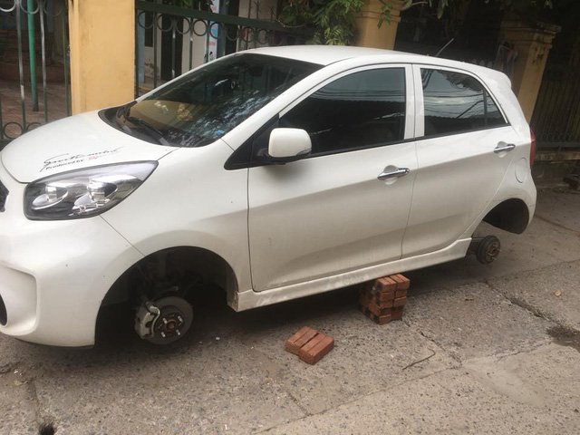 kia morning bi trom thao ca 4 banh vat do o to ba dao nhat ha thanh