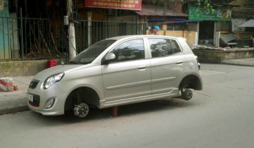 kia morning bi trom thao ca 4 banh vat do o to ba dao nhat ha thanh