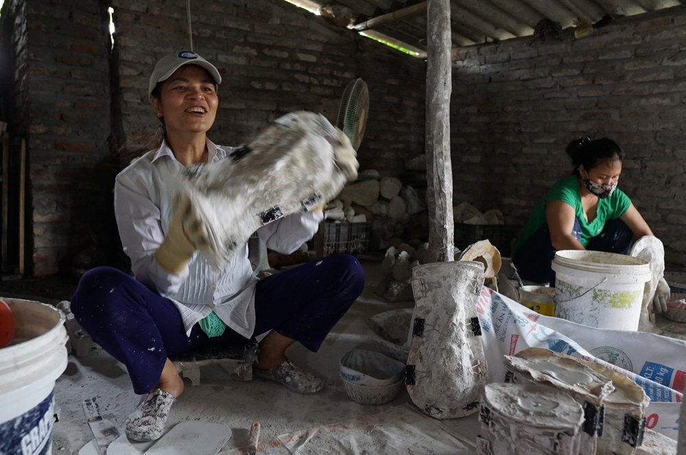 chum anh cup vang fifa san xuat o bat trang xuat khau nuoc ngoai