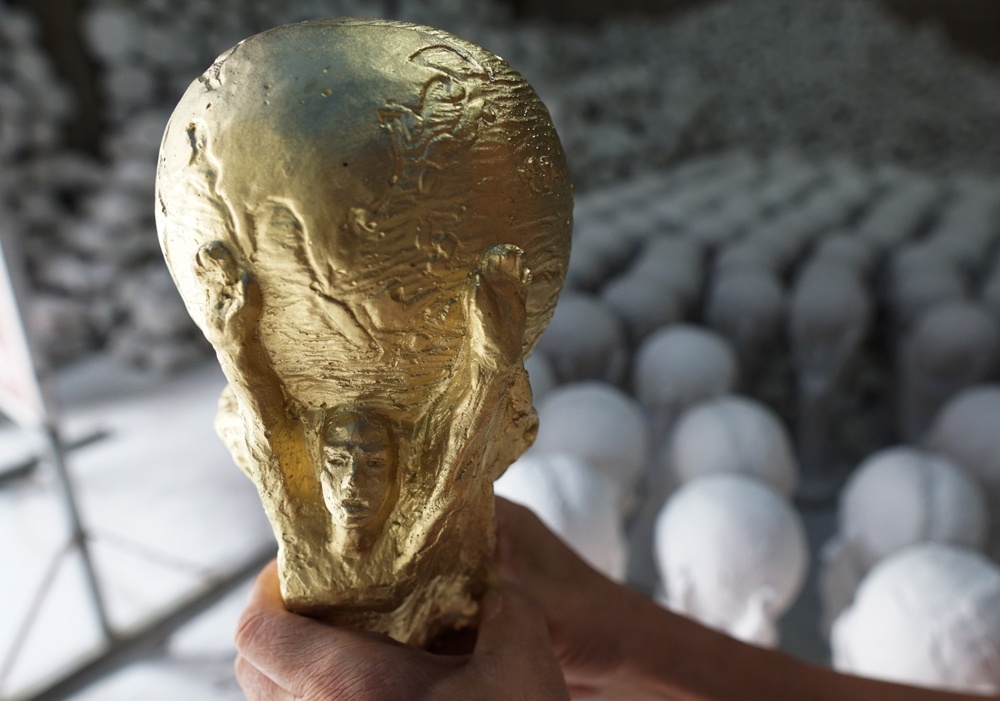 chum anh cup vang fifa san xuat o bat trang xuat khau nuoc ngoai