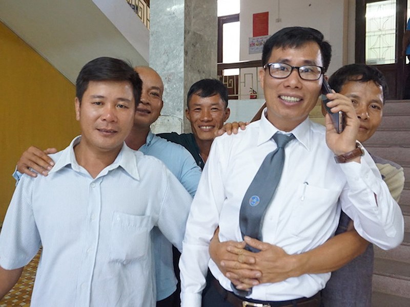 toa tuyen 5 bi cao trang an nguoi dan khoc nuc no