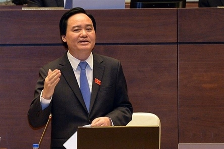 dai bieu moi bo truong giao duc di xem truong chuan quoc gia chua dat chuan