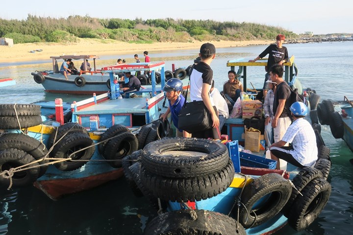 chum anh nhon nhip ben ca buoi rang dong tren dao phu quy