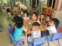 ha noi ba ngoai to hai chau gai bi bo bao hanh da man