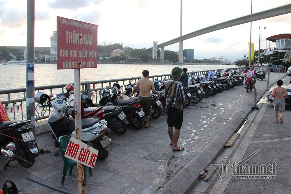 thanh nien nhay cau tu do cao 20m xuong tam giai nhiet