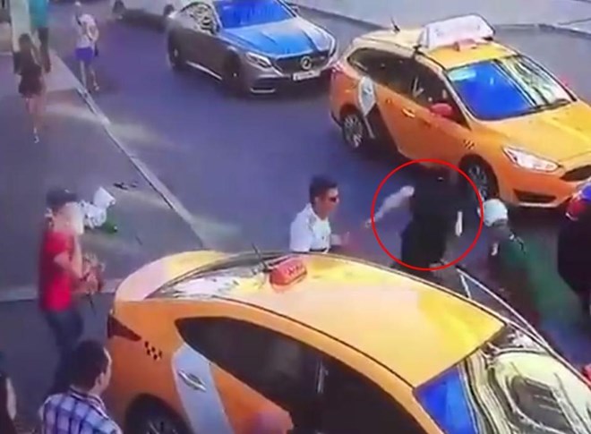nga taxi lao vao dam dong du world cup 8 nguoi bi thuong