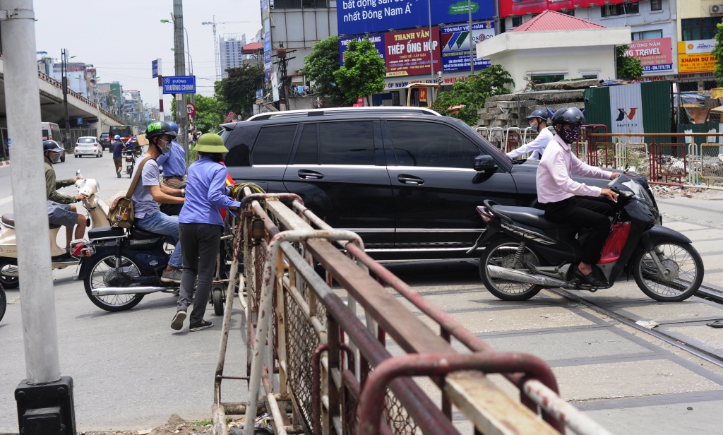 lien tiep tai nan tau hoa nhieu nguoi van lieu mang bang qua duong sat