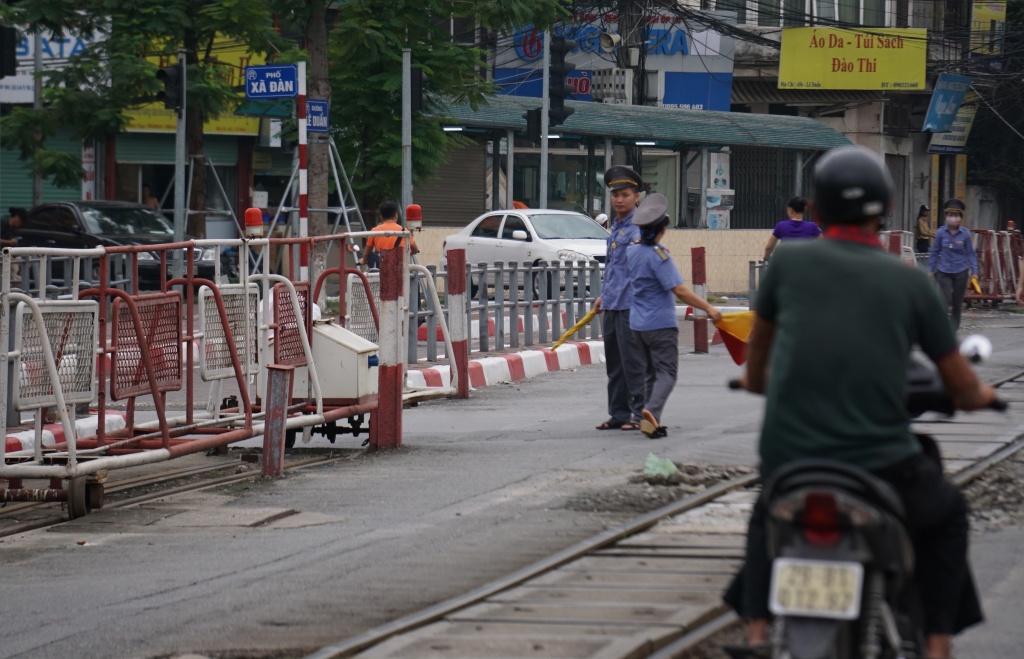 lien tiep tai nan tau hoa nhieu nguoi van lieu mang bang qua duong sat
