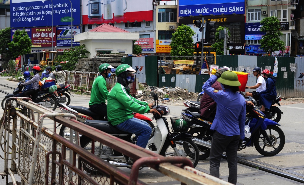 lien tiep tai nan tau hoa nhieu nguoi van lieu mang bang qua duong sat