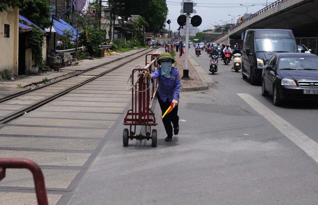 lien tiep tai nan tau hoa nhieu nguoi van lieu mang bang qua duong sat