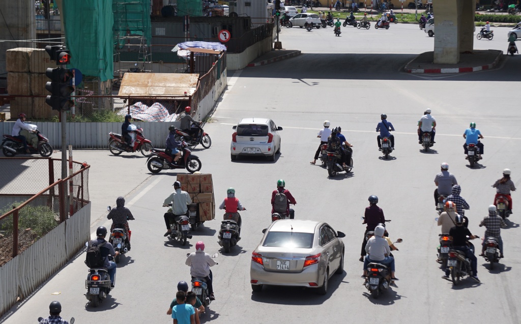 choang canh tap nap vuot den do mua nang nong o ha noi
