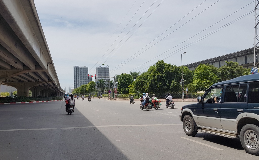 choang canh tap nap vuot den do mua nang nong o ha noi