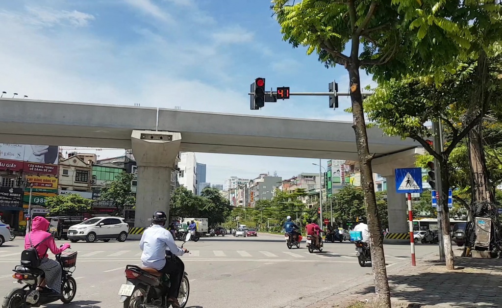 choang canh tap nap vuot den do mua nang nong o ha noi