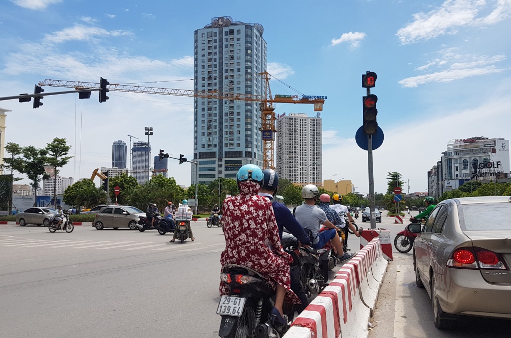 choang canh tap nap vuot den do mua nang nong o ha noi