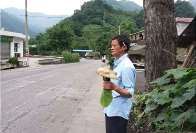 ban sao ti phu jack ma dung giua duong ban nam dai