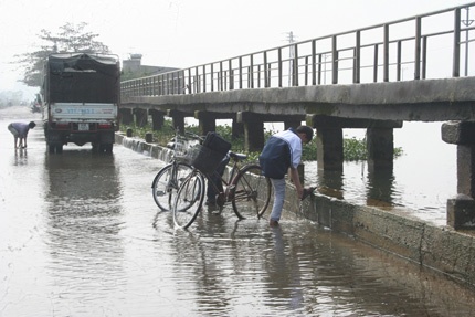 ha noi nuoc nhieu ho chua o muc bao dong sau bao so 2