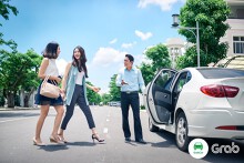 Dịch vụ đi chung xe của Grab: Bộ GTVT 'cấm' xong lại xin ý kiến