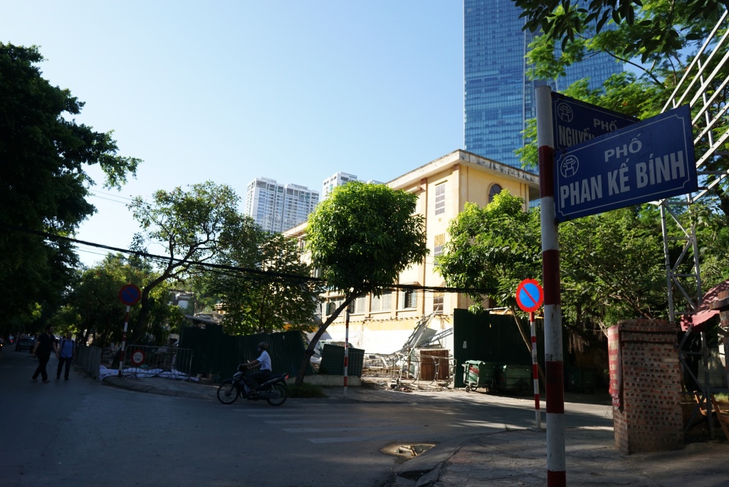 hoan tat cuong che muong phan ke binh canh hoang tan thay the sieu thi cua hang