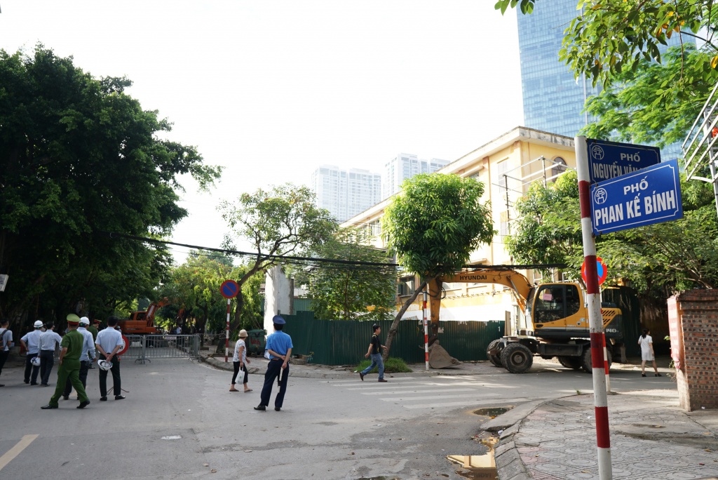 hoan tat cuong che muong phan ke binh canh hoang tan thay the sieu thi cua hang