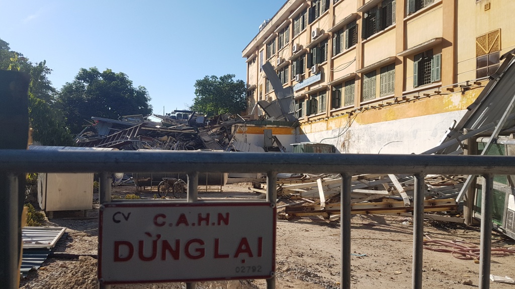 hoan tat cuong che muong phan ke binh canh hoang tan thay the sieu thi cua hang