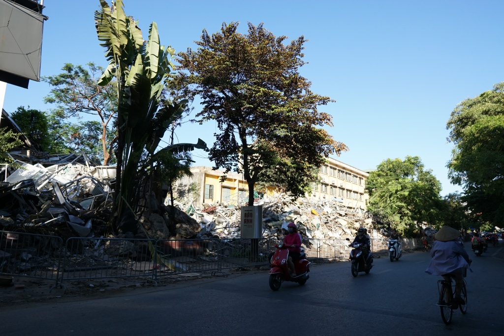 hoan tat cuong che muong phan ke binh canh hoang tan thay the sieu thi cua hang