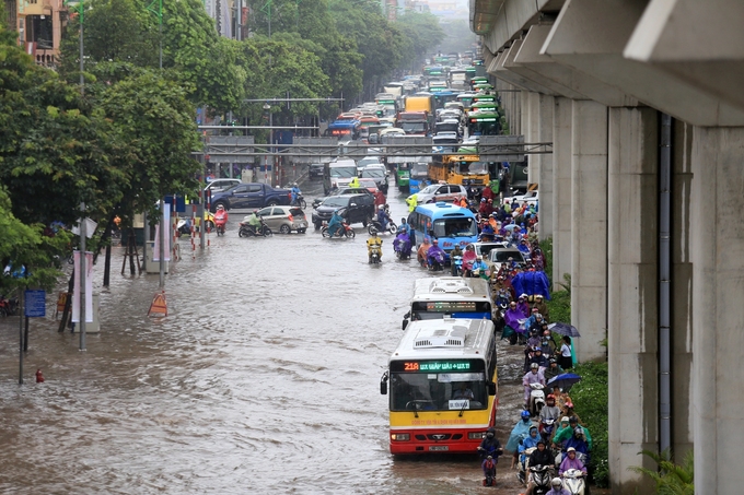 nhieu pho bien thanh song cua ngo phia tay thu do te liet