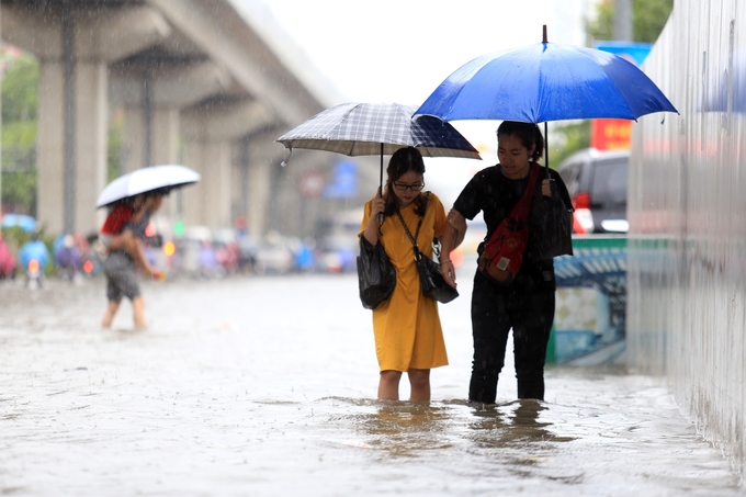 nhieu pho bien thanh song cua ngo phia tay thu do te liet