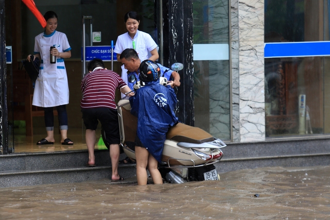 nhieu pho bien thanh song cua ngo phia tay thu do te liet