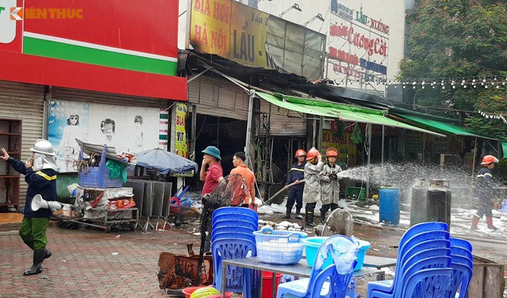 hien truong vu chay quan bia khien nu nhan vien chet tham o ha noi