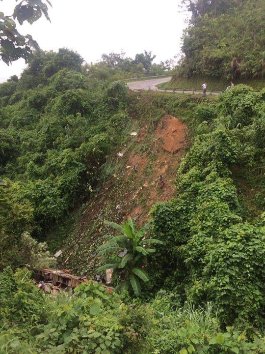 nan nhan bang hoang thuat lai giay phut xe khach lao xuong vuc sau o cao bang