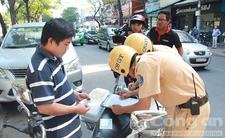 cho phep dung gia y dang ky xe photo khi tham gia giao thong
