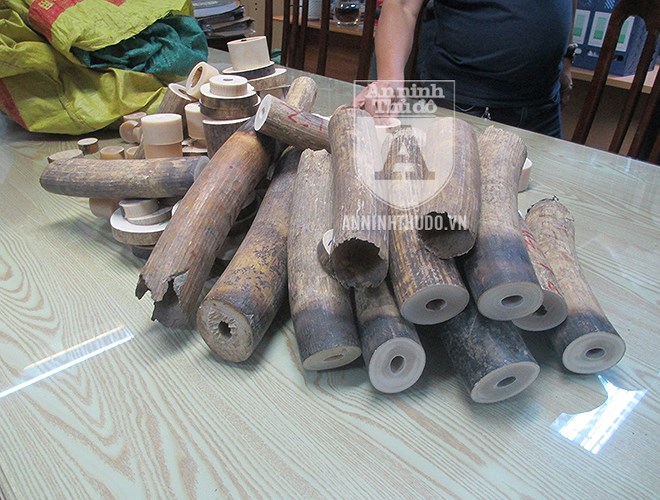 Cận cảnh lượng ngà voi 'khủng' vừa bị Công an TP Hà Nội thu giữ can canh luong nga voi khung vua bi cong an tp ha noi thu giu